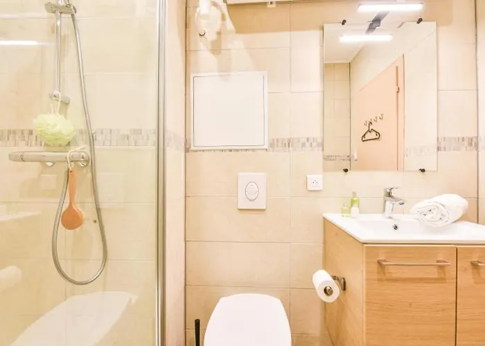 L'escale - Proche Homme De Fer * ストラスブール